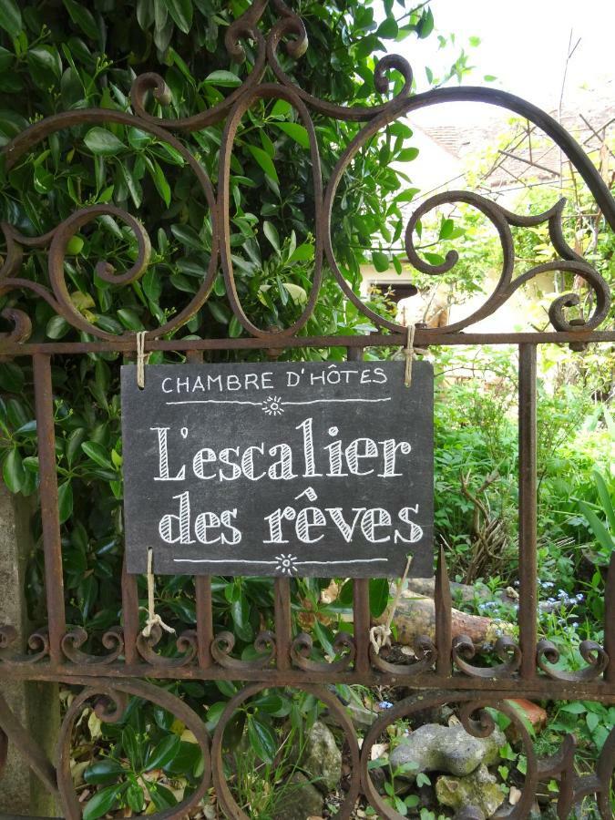 Bed and Breakfast L'Escalier Des Reves Saint-Sauveur-en-Puisaye Exterior foto